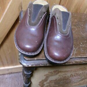 Naot slip on clogs brown leather and suede gentle used comfort clogs 37 E US 6.5